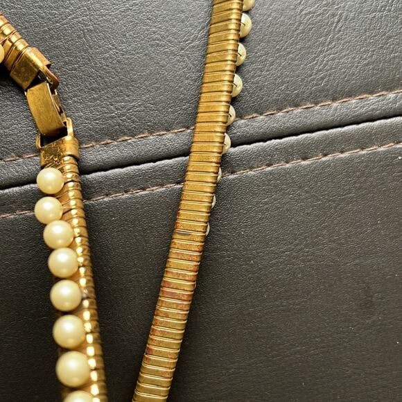 Vintage | Faux Pearl Gold Tone Stretch Belt - Picture 4 of 9